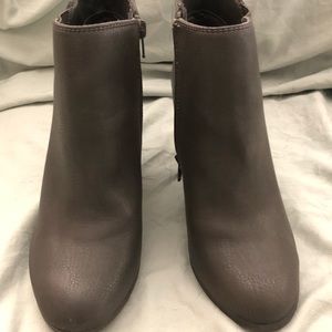 Fergaligious Womens Boots 7.5
